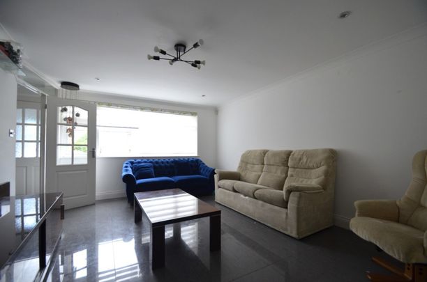 5 bedroom Semi-detached house to rent - Photo 1