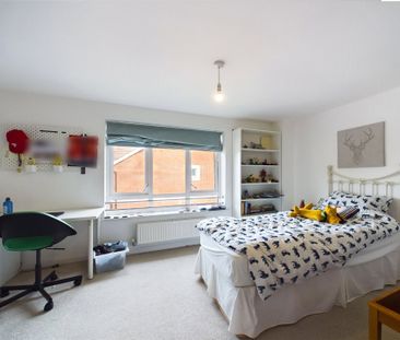 3 bedroom House in Horsley Road, Maidenhead - Photo 5