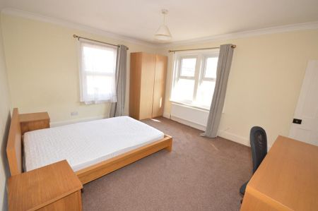 6 bedroom detached house to rent - Photo 4