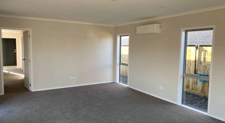 Modern Family Home - Photo 5