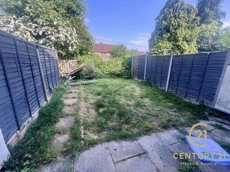 St. Helen Close, UB8 - Photo 3