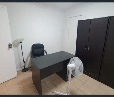 Private room for lease Canley Vale - single and double room - Photo 1