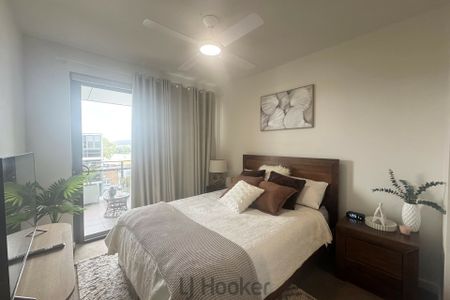 Stylish 2 Bed, 2 Bath Unit � Prime Belmont Location - Photo 4