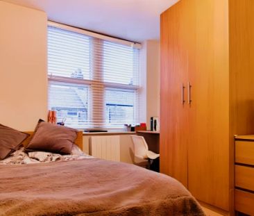 6 Bed 2 Bath - Photo 3