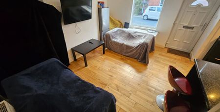 Harold View, Hyde Park, Leeds, LS6 1PP - Photo 2