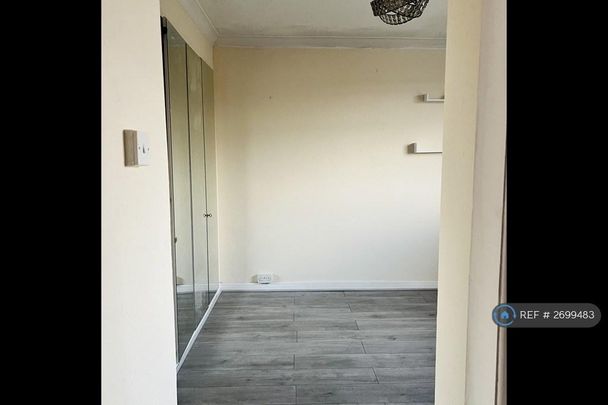 3 bedroom end of terrace house to rent - Photo 1