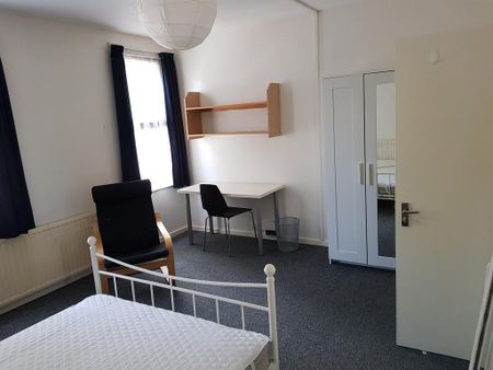 5 bedroom end of terrace house to rent - Photo 5