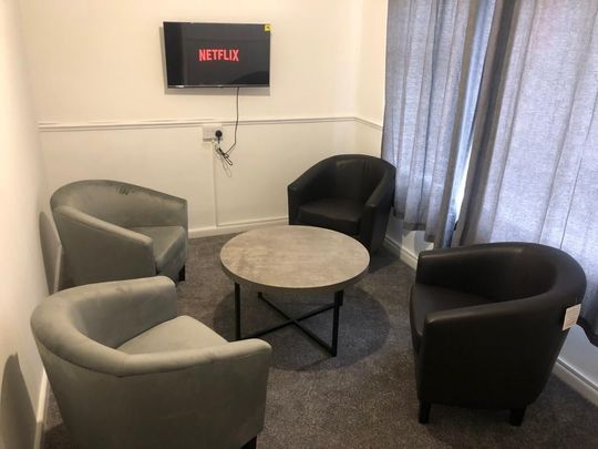 Room in a Shared House, Farrow Bank, LS12 - Photo 1