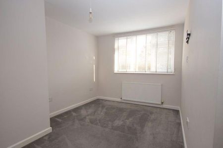 4 bedroom semi-detached bungalow to rent - Photo 5