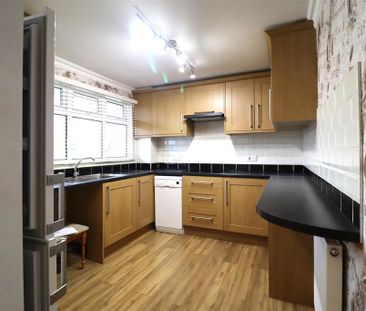 2 bedroom maisonette to rent - Photo 5