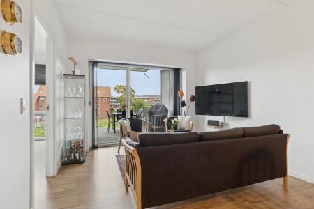 Moderne lejlighed med rummelig terrasse i Nørresundby - Photo 3