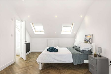 Recently built four bedroom family house in a great location. - Photo 3