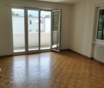 Eine schöne helle Wohnung mit Balkon in der Nähe des Sees! - Photo 3