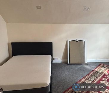 4 bedroom semi-detached house to rent - Photo 5