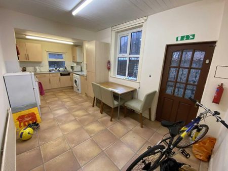 3 bedroom terraced house to rent - Photo 4