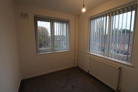 3 BED Flat - Photo 3