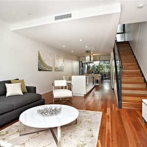 Large 4 bedroom Terrace Apartment - Photo 2