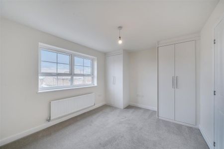 4 bedroom terraced house to rent - Photo 5