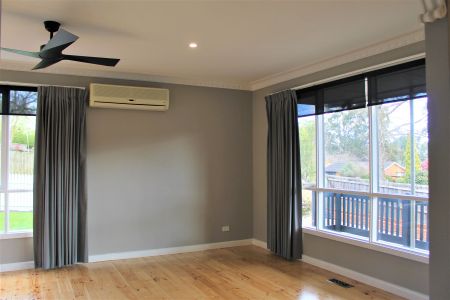 CHARMING 3 BEDROOM COTTAGE - Photo 3