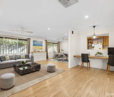 Well appointed and versatile refurbished living spaces - Photo 4