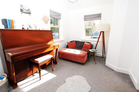 2 bedroom end of terrace house to rent - Photo 3