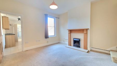 4 bedroom semi-detached house to rent - Photo 5