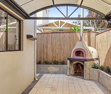 Spacious Scarborough Living - Photo 2