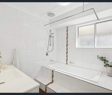 Elevated living, beautiful family retreat - Photo 4