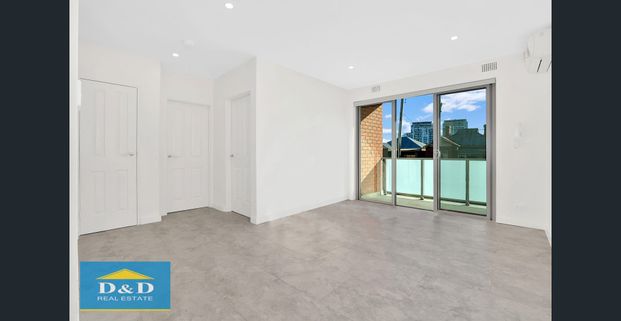 Bright & Fresh 2 Bedroom Apartment in Secure Block. Modern Design. Fantastic Location. Walk to Parramatta & Harris Park Transport & Shops. - Photo 1