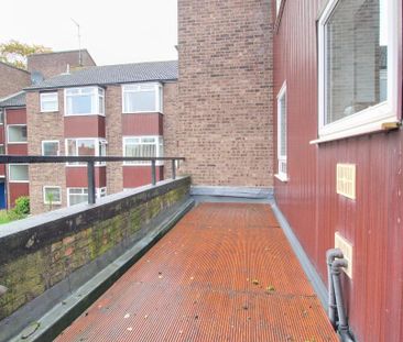 3 bedroom flat to rent - Photo 5