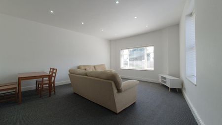 2 bedroom flat to rent - Photo 2