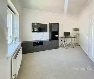 Elvetham Rise, Chineham, Basingstoke, Hampshire, RG24 - Photo 2