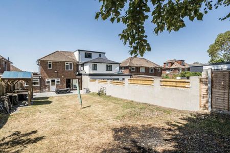 5 bedroom semi-detached house to rent - Photo 2