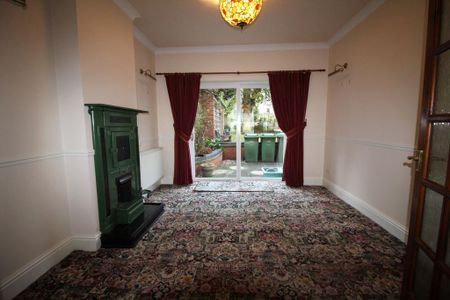 4 bedroom semi-detached house to rent - Photo 3