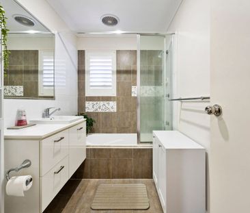 3 BEDROOMS! NEAR NORTH LAKES! - Photo 2