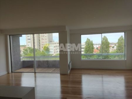 4 bedroom luxury Flat for rent in Foco, Porto, Distrito do Porto - Photo 2