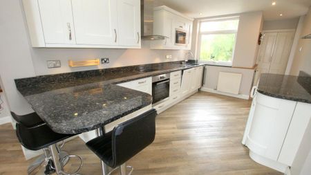 3 bedroom apartment to rent - Photo 4