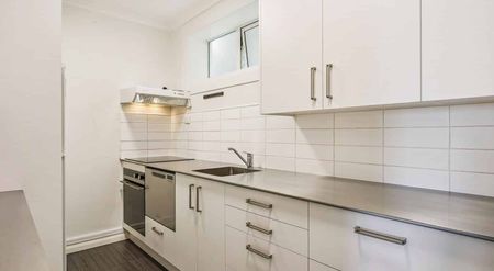 Quiet, Private, Central 2 bedroom home - Photo 2