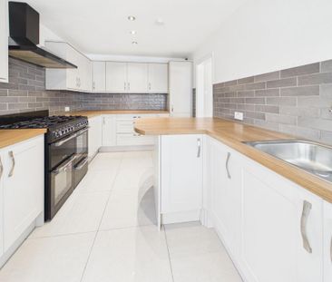 2 bedroom semi-detached house to rent - Photo 4