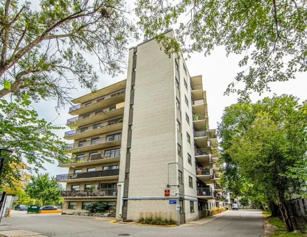 Landmark Apartments | 2493 Lakeshore Boulevard West, Toronto - Photo 1