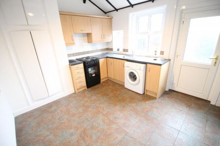2 bedroom terraced house to rent - Photo 3