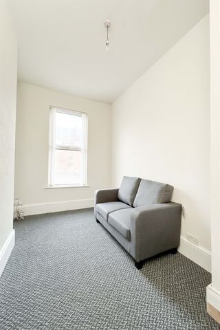 Apartment B, 28 Malone Avenue, Belfast, BT9 6ER - Photo 4