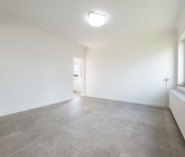 GERENOVEERDE GEZINSWONING MET 3 SLKS IN SINT-TRUIDEN - Photo 1