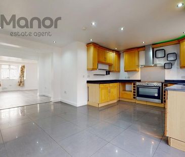 3 bedroom end of terrace house to rent - Photo 4