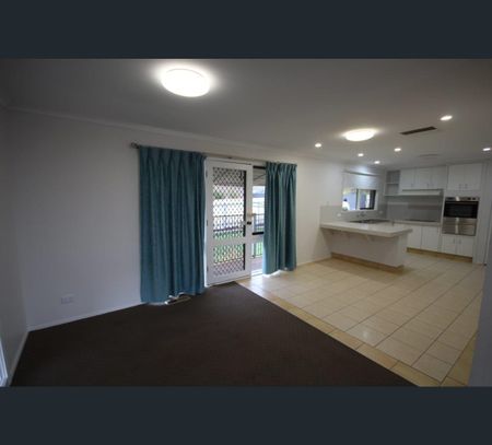 318 Tracy Street, Albury, NSW 2640 - Photo 4