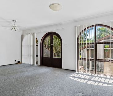 Low-Maintenance & Convenient 3-Bedroom Townhouse - Photo 1