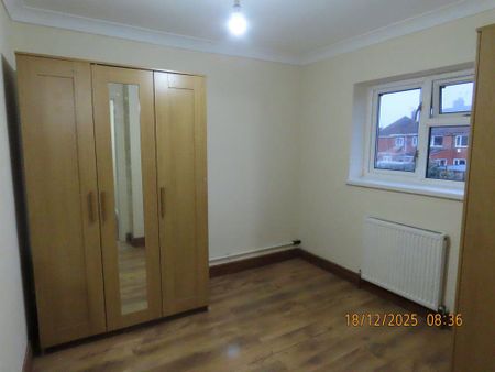 3 bedroom terraced house to rent - Photo 5