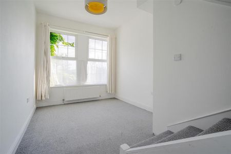 5 bedroom semi-detached house to rent - Photo 3
