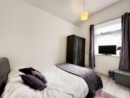 3 bedroom apartment to rent - Photo 5