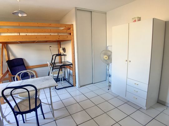 Studio 20 M² en intra- muros proche porte Saint Lazare, - Photo 1